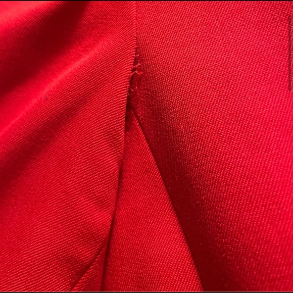Gorgeous Bill Blass Red double
breasted blazer.  Size: 6 - Picture 4 of 6
